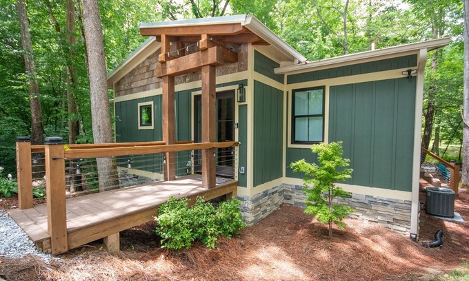 Franklin Cabina | Creek front, Hot Tub, Starlink Wi-Fi, Firepit