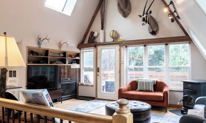 Black Hawk Casa | Creek Front Mountain Chalet close to Ski Resorts!