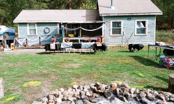 Wellpinit Cabaña | Creek House 509: Quiet little cottage on the creek