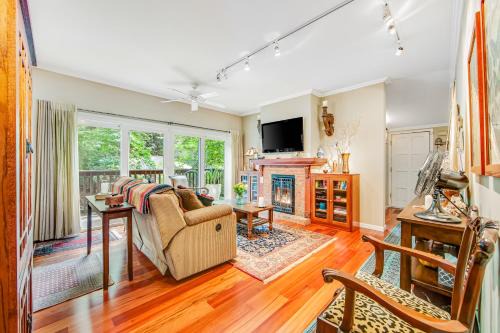 Guerneville Casa | Creek House