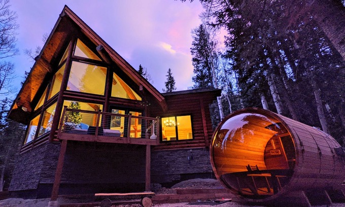 Downieville-Lawson-Dumont Cabina | Creek & Log Cabin near I-70, Sauna in the Forest