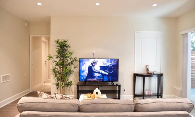Burnaby Apartamento | Creek Side 2-Bedroom Guest Suite