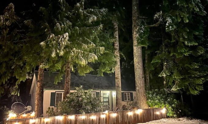 Mount Hood Village Cabaña | 🏔 🌲 Creek Side Mt. Hood Adventure Cottage 🌲 🏔