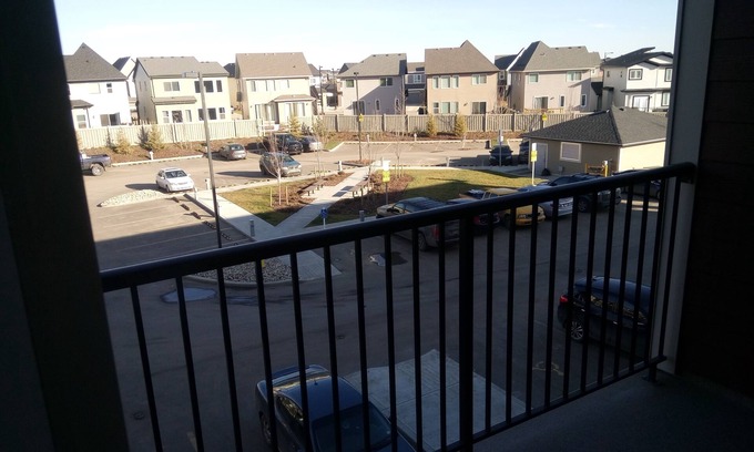 Southwest Edmonton Apartamento | Creek Wood Landing