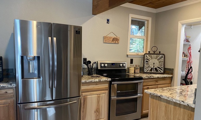 Fish Camp Casa | Creekfront Loggers Cabin