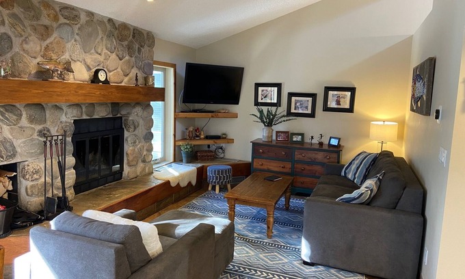 Frisco Condominio | ¡VISTA AL CREEKSIDE Y A LA MONTAÑA! A pie de Main St Frisco, cerca de esquí, piscina