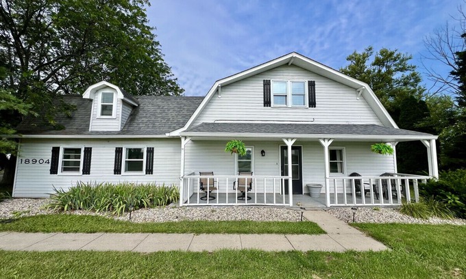 Westfield Casa | 2,270 pies cuadrados Pie. Casa en un lote de 4 acres, a 1 milla de Grand Park, duerme 16+