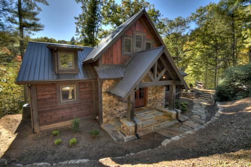 Cashes Valley Casa | Creekside Bend - Creekfront on Fightingtown Creek - Hot Tub, Outdoor Fireplace, Game Room, Views, Creekside Fishing Access - Fig