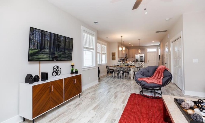 North Charleston Casa | Creekside Bungalow - 4 mi to downtown Charleston