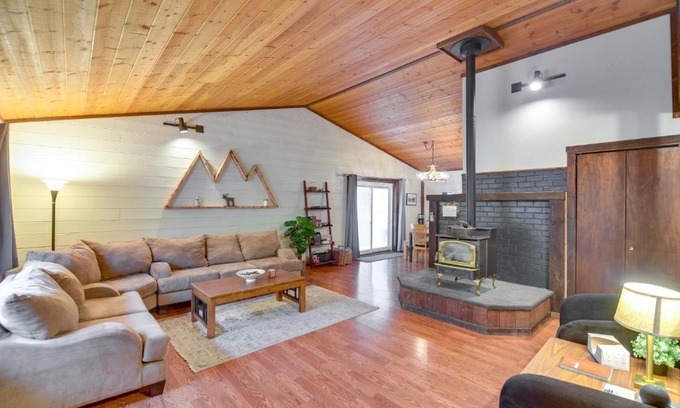 Downieville-Lawson-Dumont Casa | Creekside Cabin Easy Access to i-70 and Slopes!
