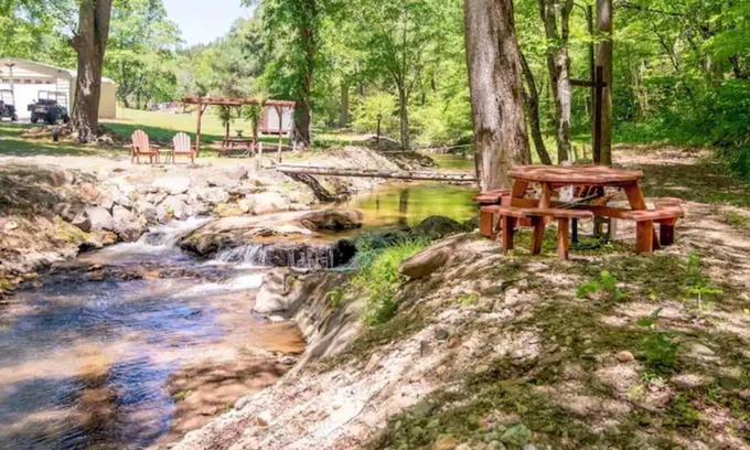 Millers Creek Cabina | Creekside Cabin near Blue Ridge Parkway