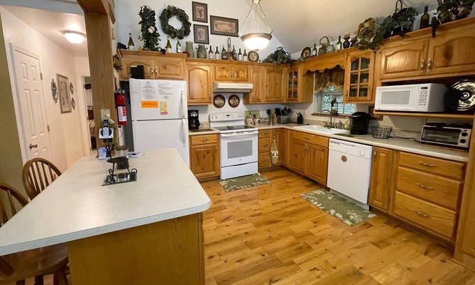 Marble Cabina | Creekside Cabin offering privacy in a cozy wooded mountain setting with stream!