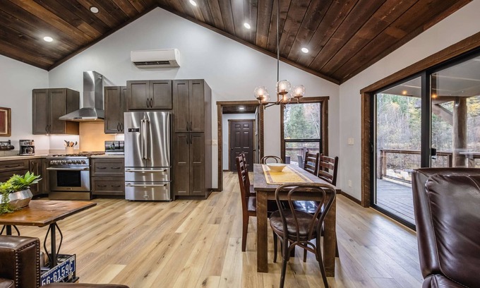 Eureka Casa | Creekside Cabin – Very Secluded!
