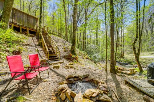 Whittier Casa | Creekside Cabin with Deck and Grill in Whittier!