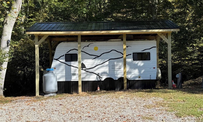Dailey Casa | Creekside Camper/Mountain Hiking/National Forest!