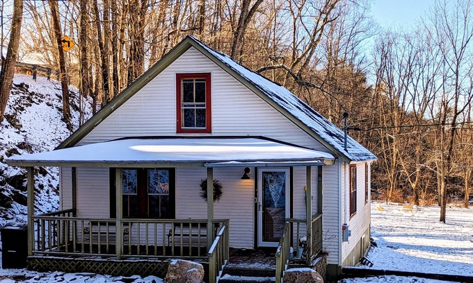 Red Creek Casa | Creekside Canaan Cabin - close to trails, no pet fee!
