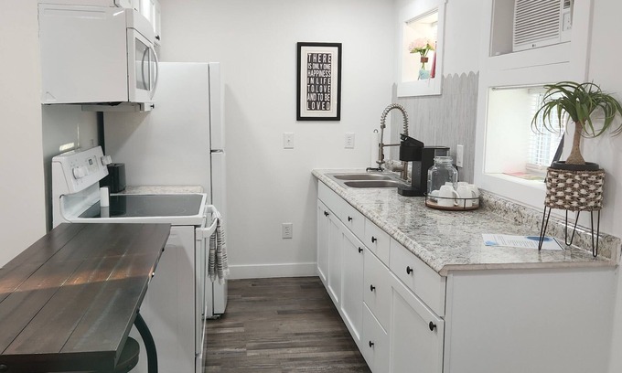 Mount Vernon Apartamento | Creekside Cottage. Weekly/ Monthly Discounts. Wifi. Private. Great deck!