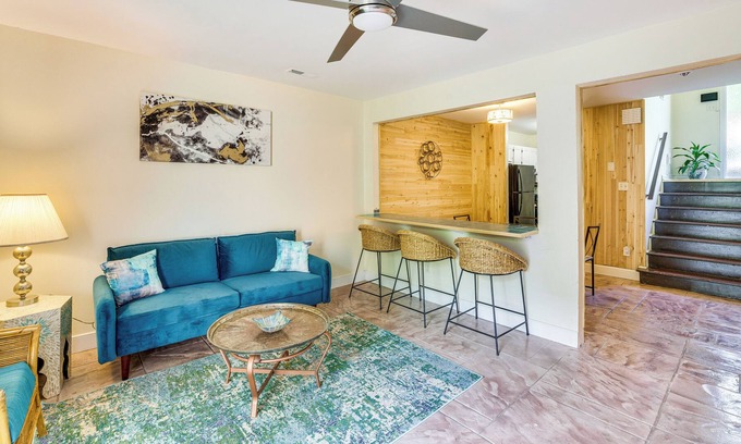 Hickory Casa | Creekside Hickory Townhome w/ Balcony & Water View