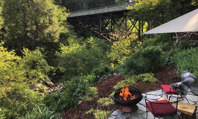 Nevada City Cabina | Creekside Hideaway