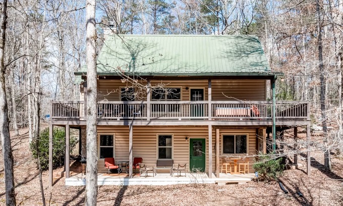 Helen Cabina | Creekside home on wooded acreage with WiFi, hot tub, fireplace, & pool table
