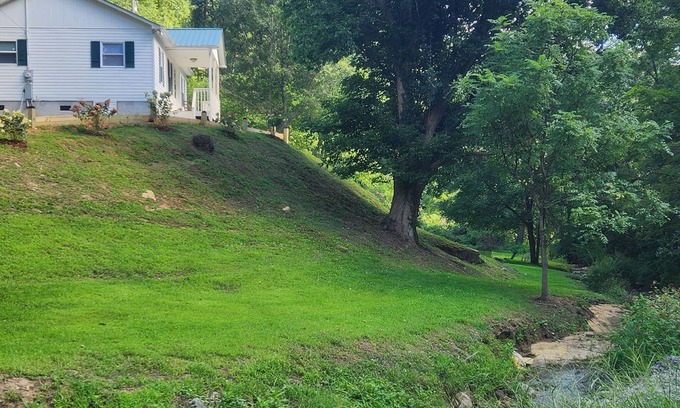 Bakersville Casa | Creekside House-Bakersville NC