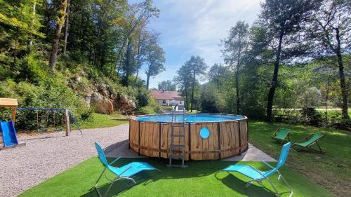 Dane Casa | Creekside House with pool