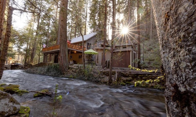 Sugar Pine Casa | Creekside Lodge Nestled in the Woods with Al Fresco Dining