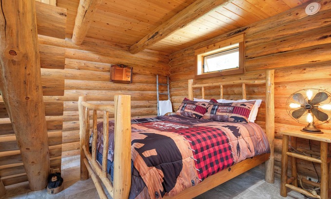 Lakeside Cabina | Creekside log cabin near Flathead Lake