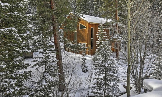 Downieville-Lawson-Dumont Casa | Creekside Mtn House with Deck 8 Mi to Idaho Springs