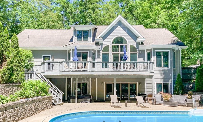 New Buffalo Casa | Creekside Retreat