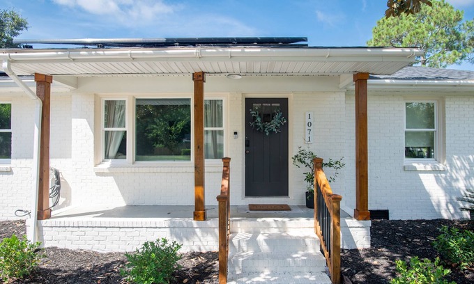 Charleston Casa | Charming 3-bedroom house in lovely Charleston, Between Downtown & Folly Beach!