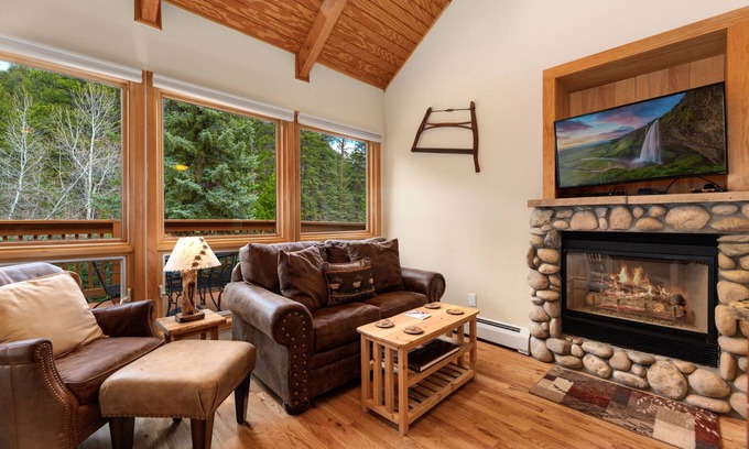 Fall River Estates Condominio | Creekside Suite 05 (NO HT)