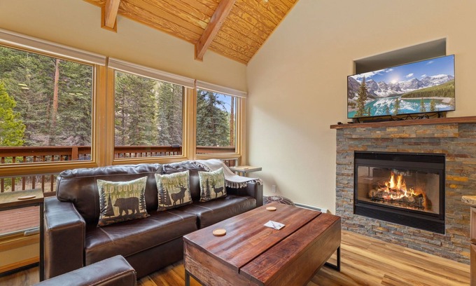 Fall River Estates Condominio | Creekside Suite 11 (NO HT)