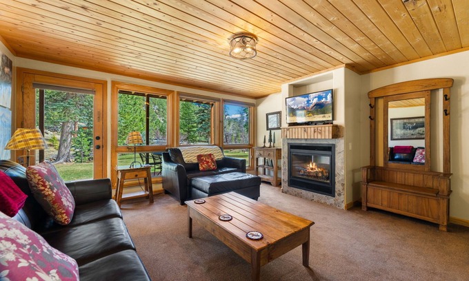 Fall River Estates Condominio | Creekside Suite 17 (NO HT)