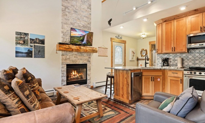 Fall River Estates Condominio | Creekside Suite 21 (HT)