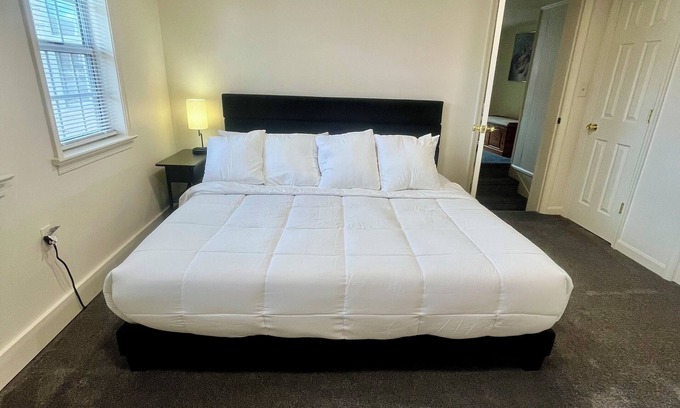Frederick Casa | Creekside Suite Downtown Frederick Maryland Near Restaurants & Wedding Venue!