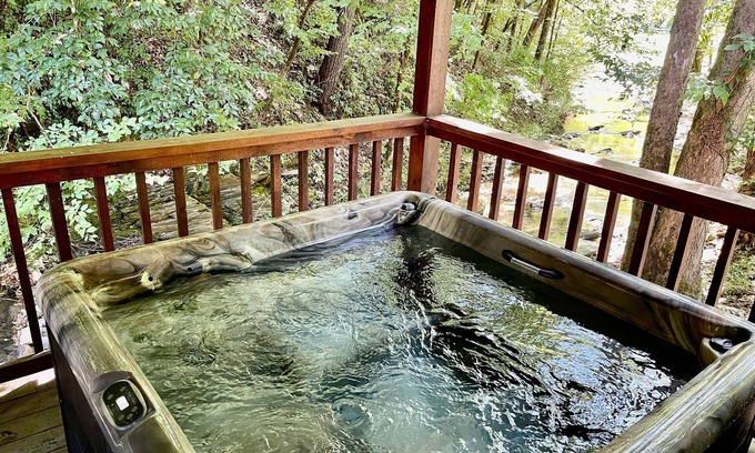 Townsend Cabina | Creekside