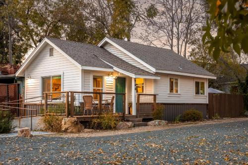 Grass Valley Casa | Creektown Cottages/The Alder