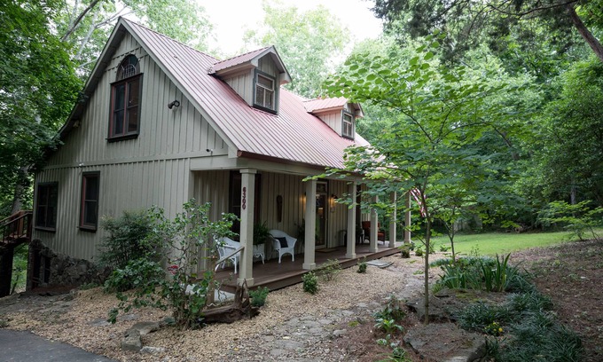 Halfway Cabina | Creekview at Bays Fork Creek