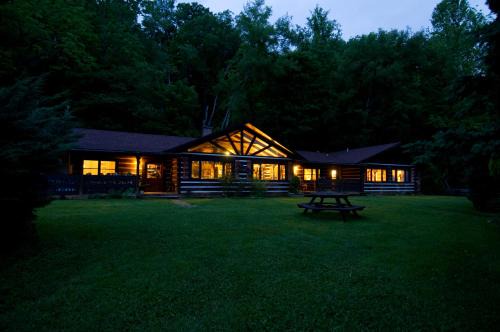 Cosby Cama Y Desayuno | Creekwalk Inn Bed and Breakfast with Cabins