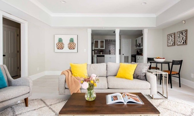 Inman Park Apartamento | Creme Carmel by Minty Living