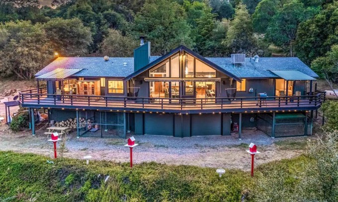 Yosemite Forks Chalet De Esquí | 🌙 Crescent Chalet - Hot Tub, Views, Sauna!