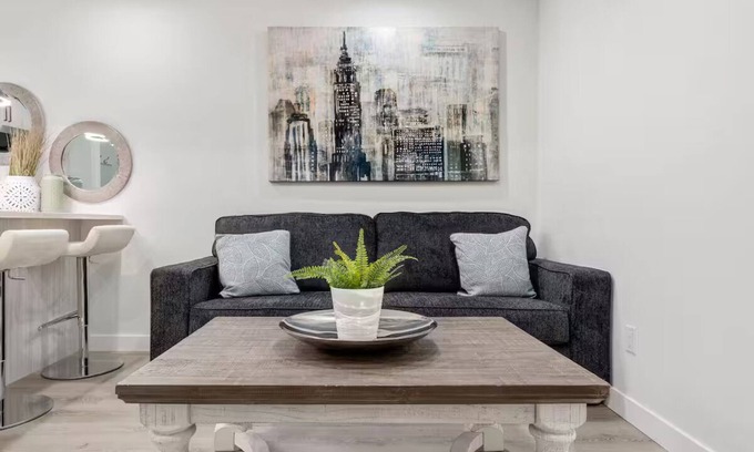 Crescent Heights Casa | Crescent Heights Urban Retreat