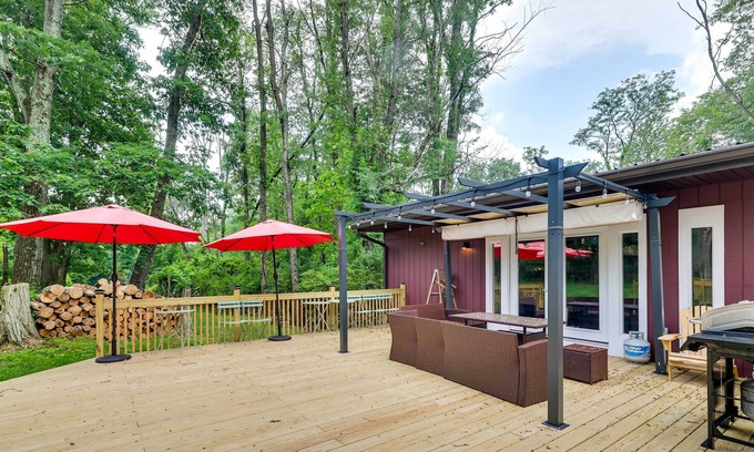 Cresco Casa | Cresco Retreat w/ Deck, Near Water Parks + Skiing!