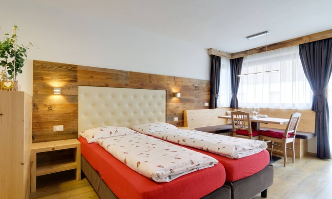 Pedraces Apartamento | Crespula ApartmentThis spacious studio apartment for 2-3 people in alpine style.