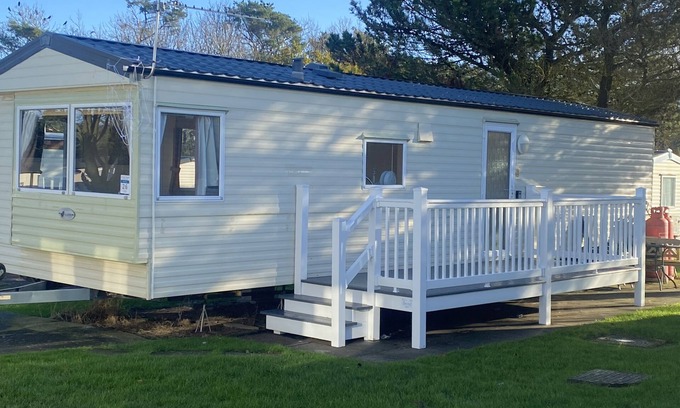 Cresswell Casa | Cresswell Towers Caravan Pet friendly - 500 yards to beach.