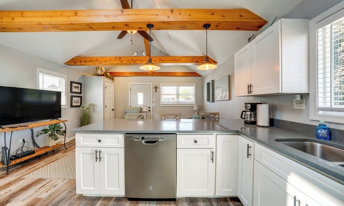 Crest Hill Casa | Crest Hill Home Near Golf ~ 3 Mi to Joliet!