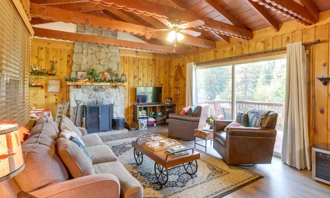 Crestline Casa | Crestline Cabin Close to Lake Arrowhead and Skiing