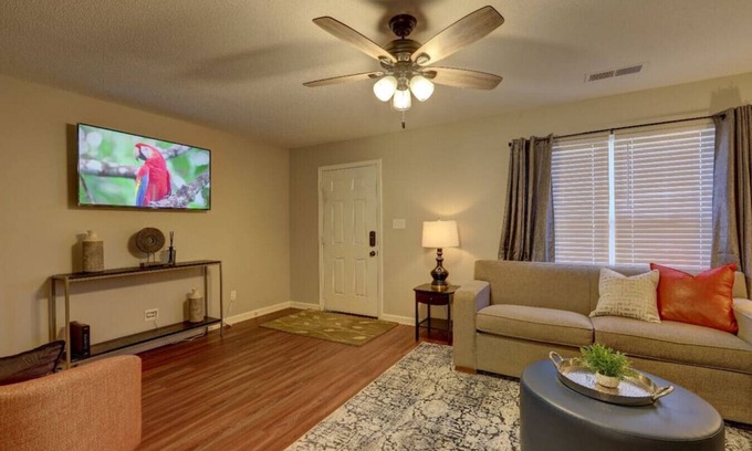 Austell Casa | Crestside 7271 · Conveniently located next to I-20/SixFlags/Atlanta
