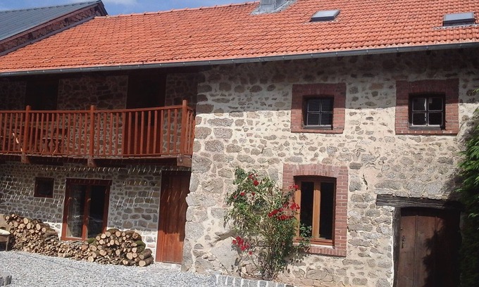 Augeres Otro | Cottage Antiguo Y Granero En Pequeña Aldea